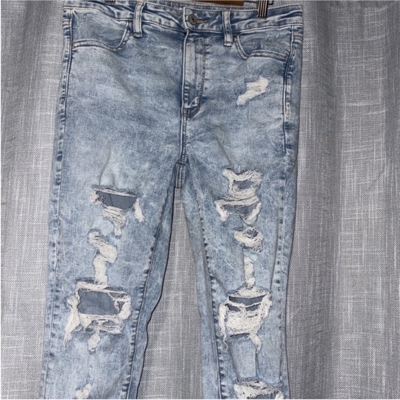 American Eagle Outfitters Light Blue Distressed Skinny Jeans - Picture 1 of 7